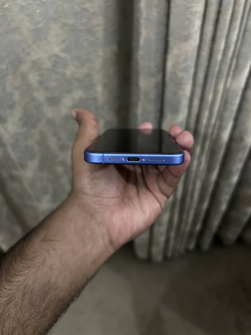 Apple iPhone 16 3