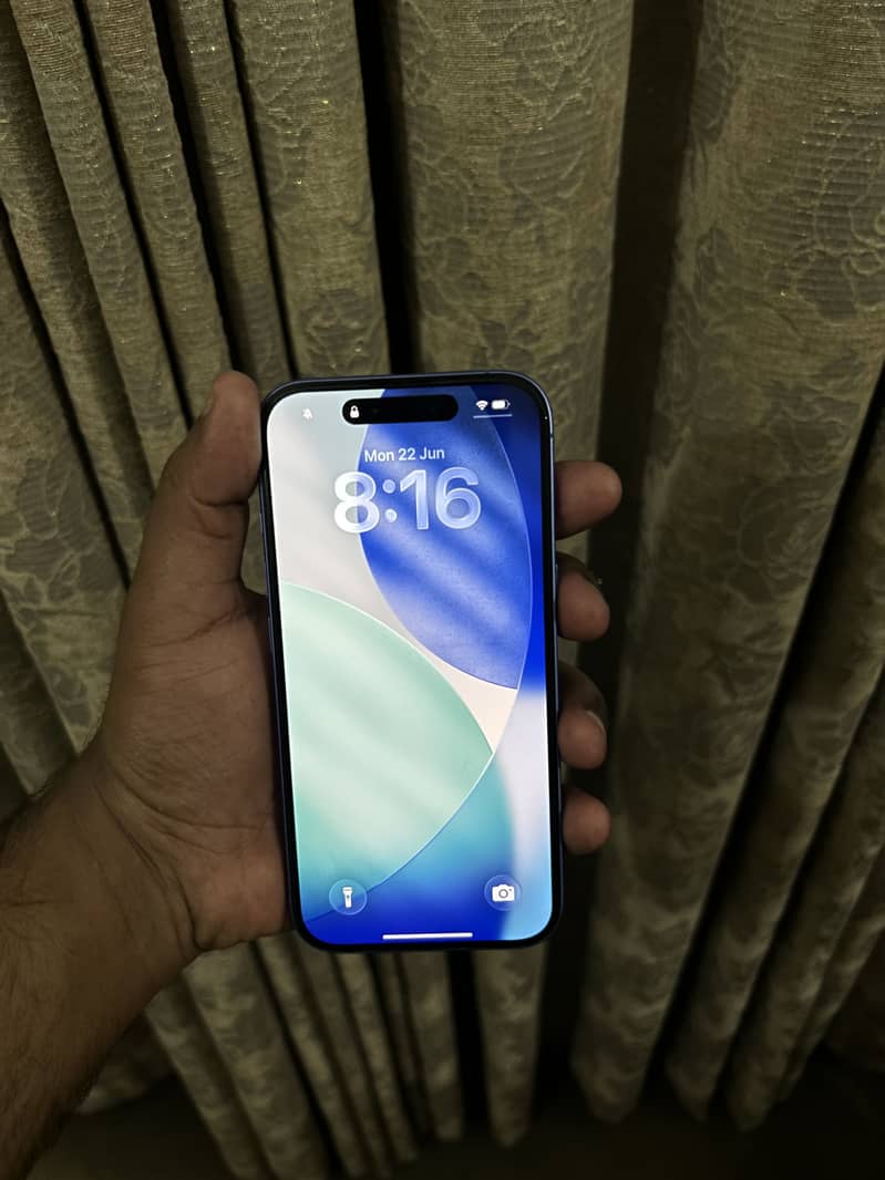 Apple iPhone 16 4
