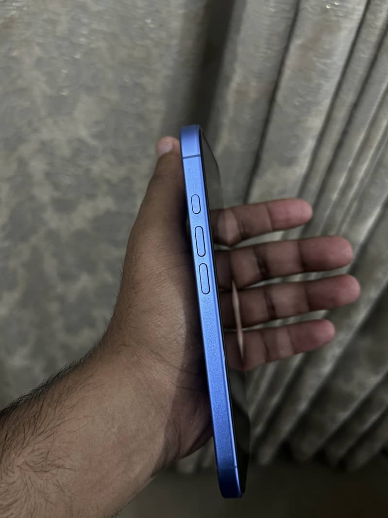 Apple iPhone 16 5