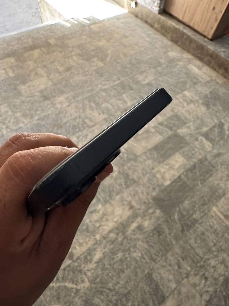 iPhone 14 3