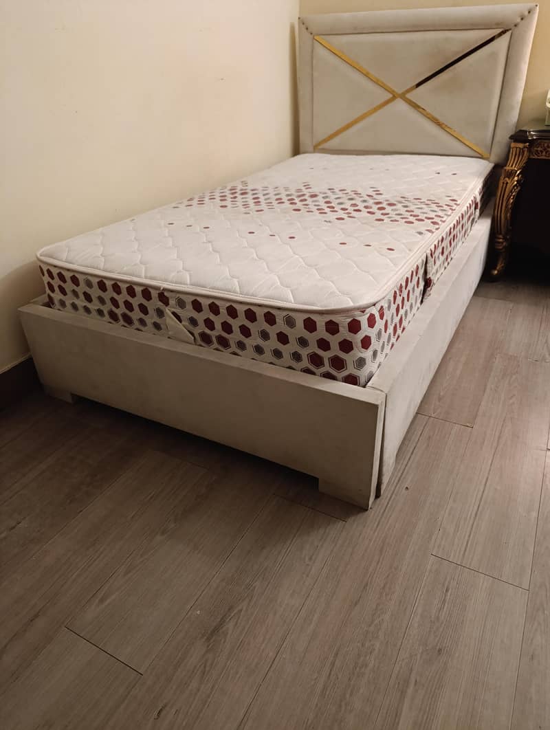 excellent condition bef .  low profile. solid material 1