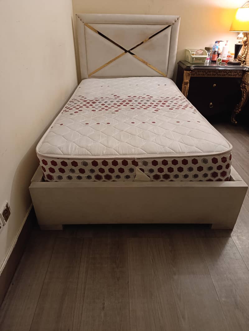 excellent condition bef .  low profile. solid material 2