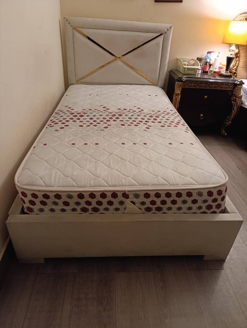 excellent condition bef .  low profile. solid material 3