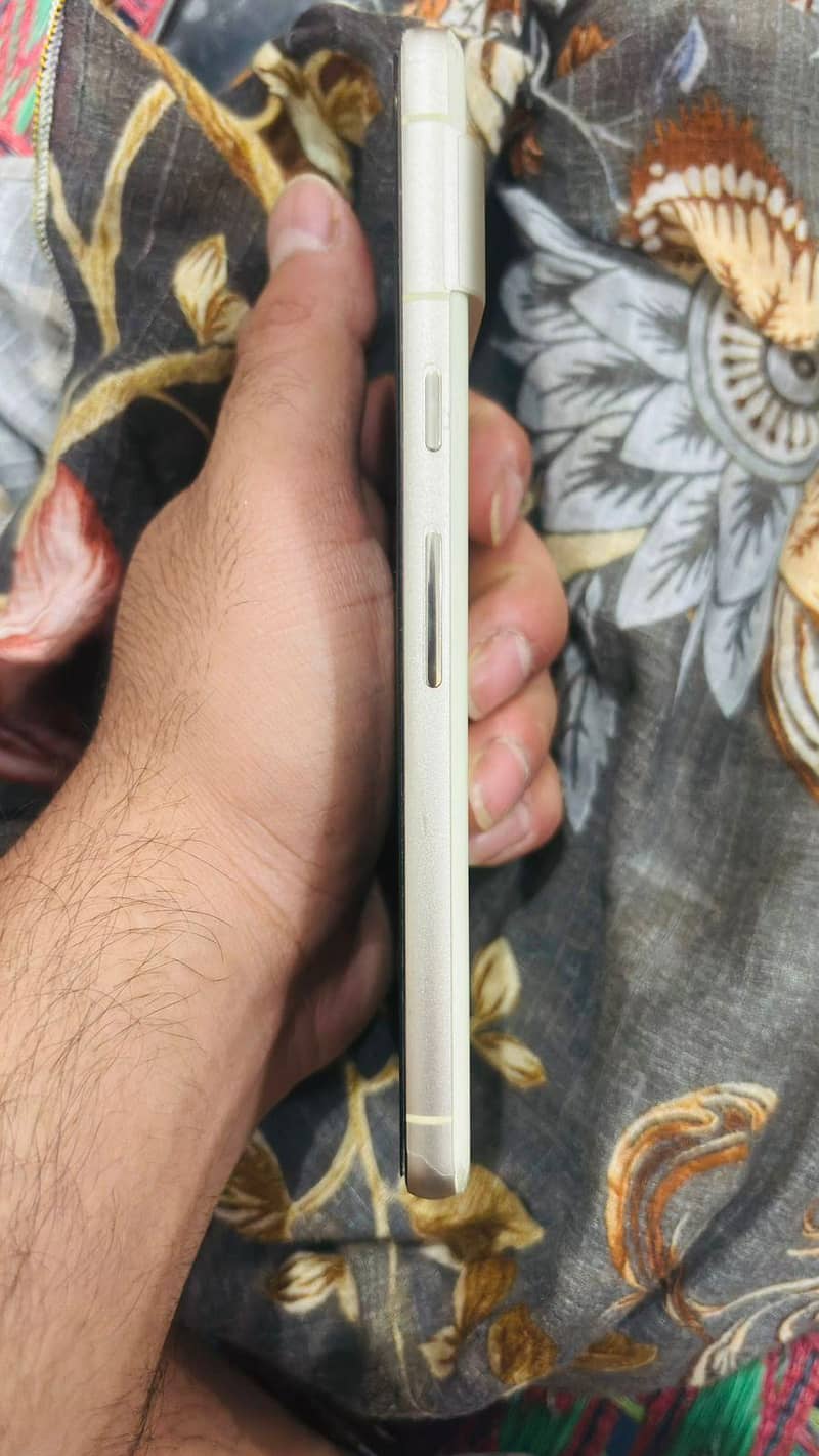 Google Pixel 7 4