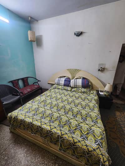 Vip Furnished room available in G10/4 For Male only