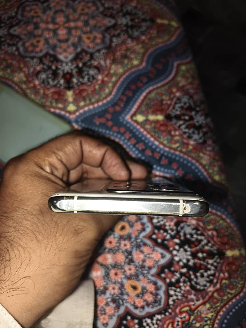 One Plus 10 Pro 4