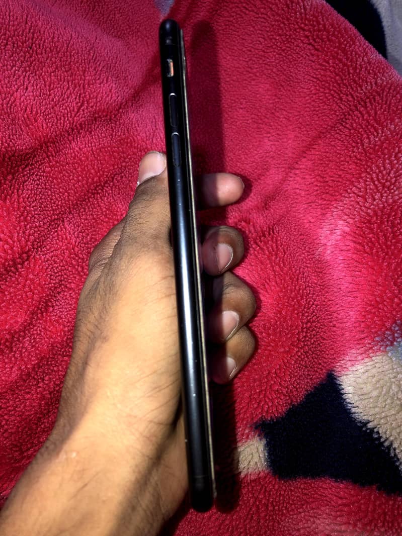 Apple iPhone 7 Plus 1