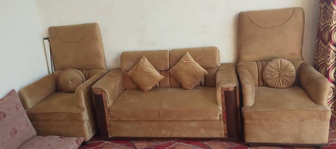 King Design Durable Stylish Sufa Set 15 years Foam Warranty 10/10 Cndn