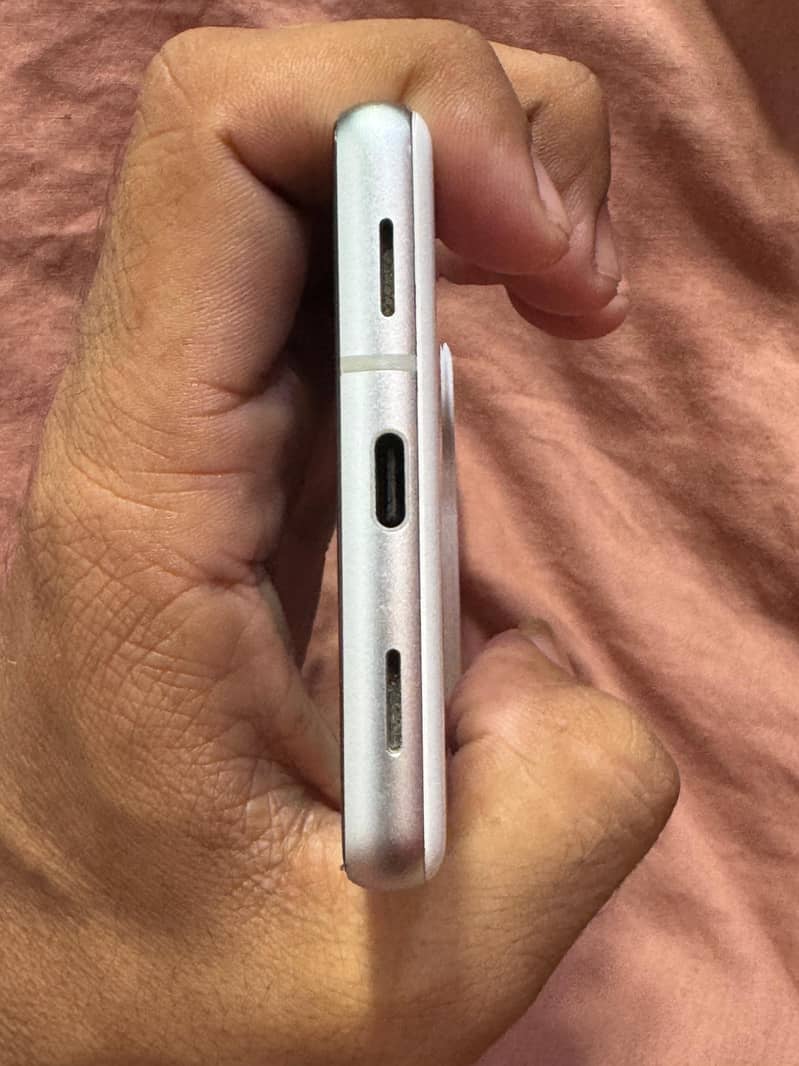 Google Pixel 7a 5
