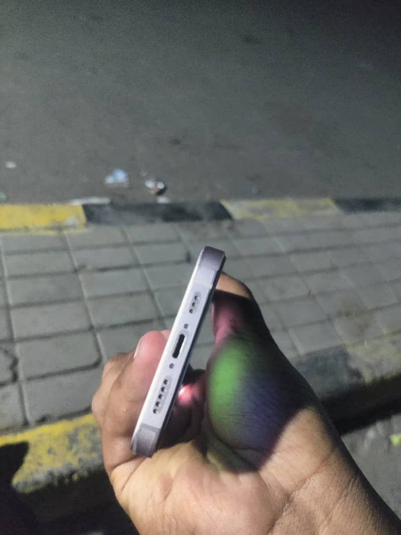 Apple iPhone 13 2