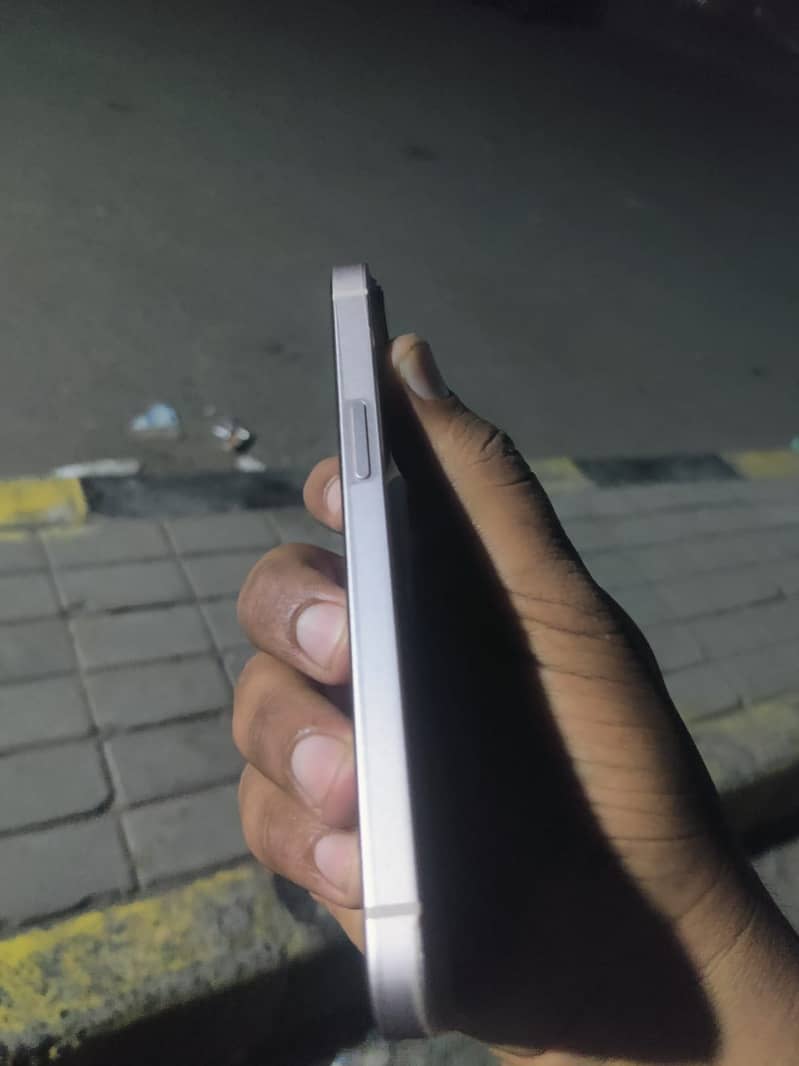 Apple iPhone 13 4