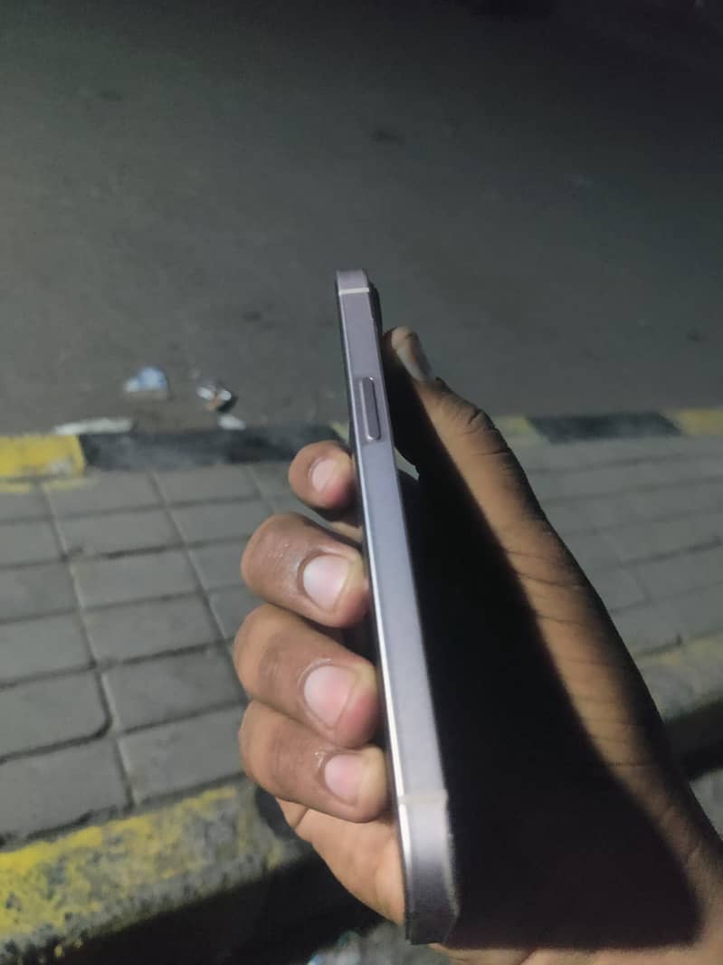 Apple iPhone 13 5