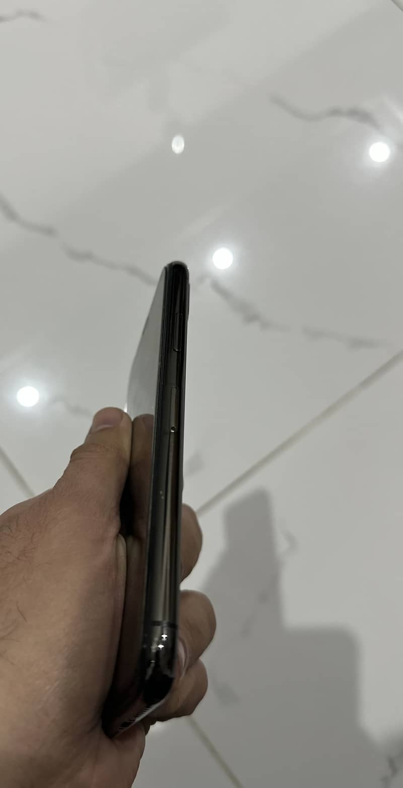 Apple iPhone X 4