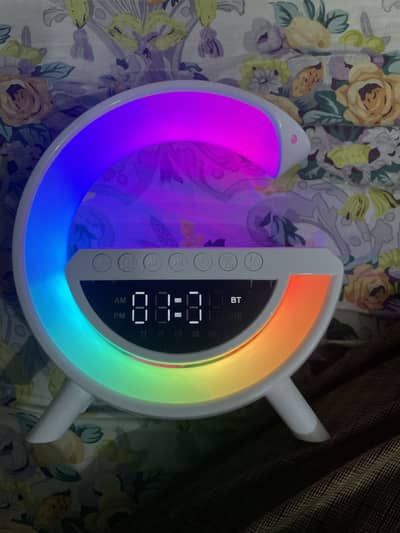 Goggle shape speaker+wireless charger+alarm+decoration peace