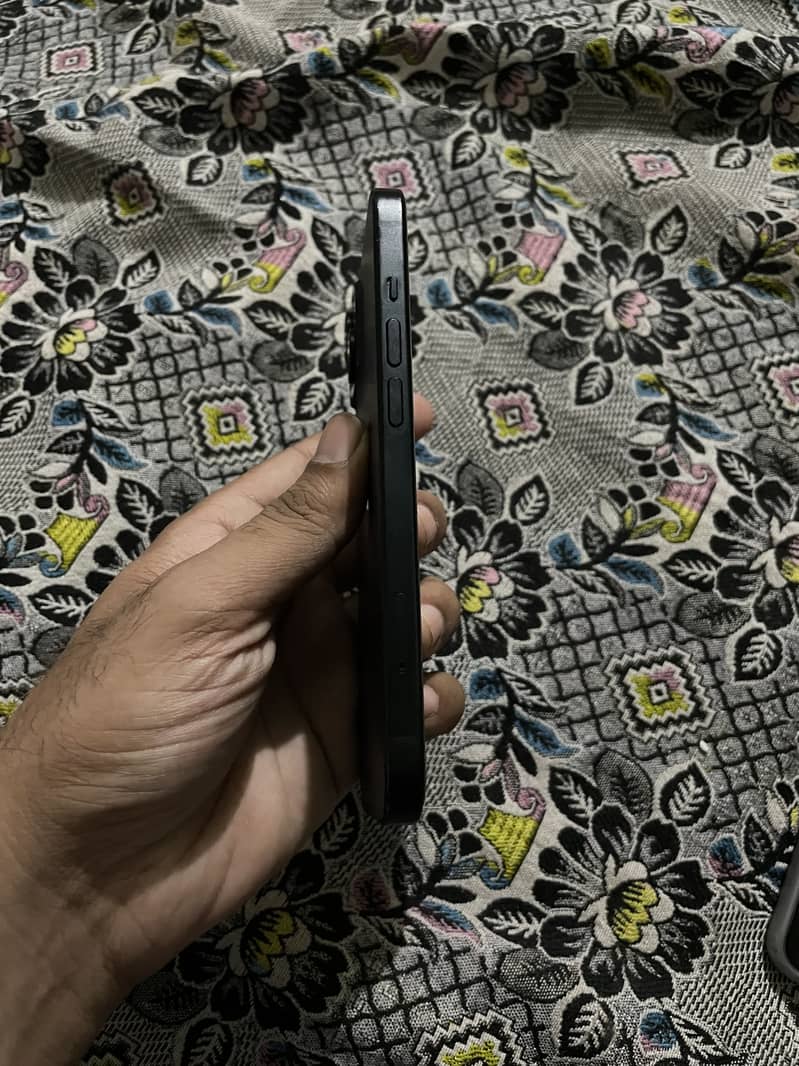 Apple iPhone 15 5
