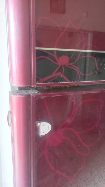 Orient Medium Size refrigerator in running condition