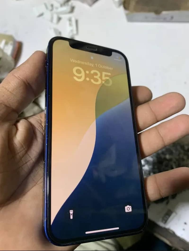 Apple iPhone 12 4