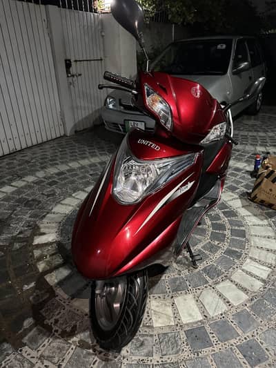 United US 100 Scooty