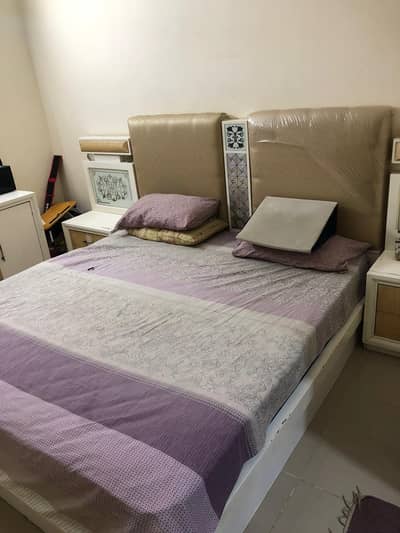 King size bed, dresser, side tables and sliding door wardrobe