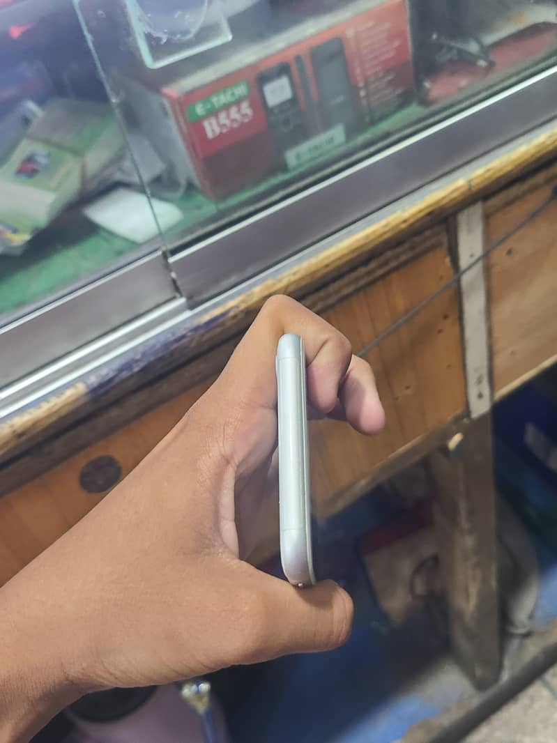 Apple iPhone 7 1