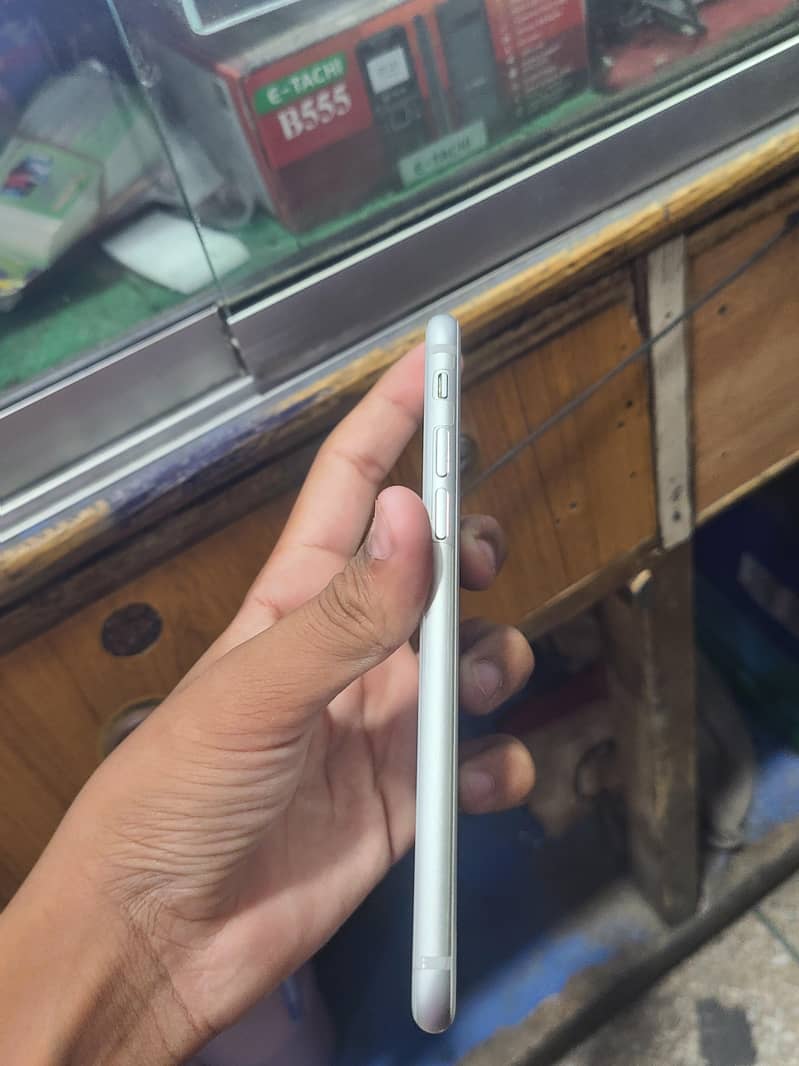 Apple iPhone 7 2