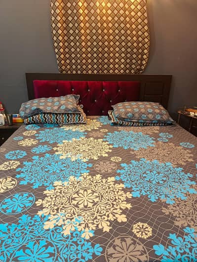 Bed king size with side tables
