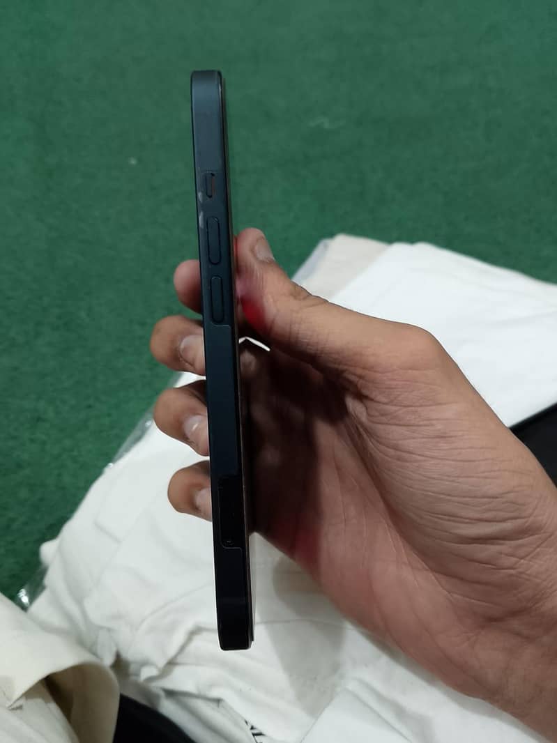 Apple iPhone 13 2