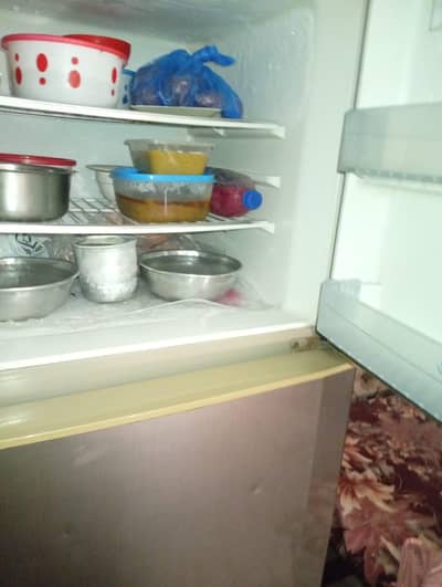 haier medium size fridge 10-12cft excellent conditin