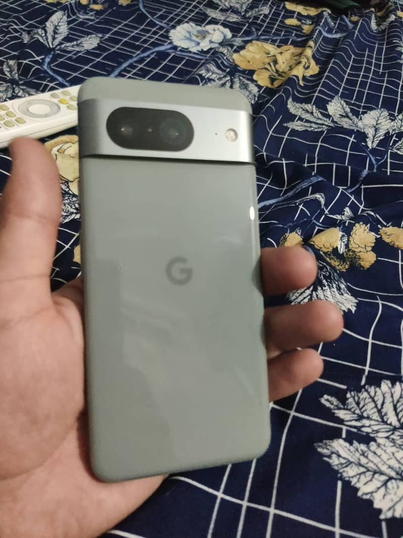 Google Pixel 8 4