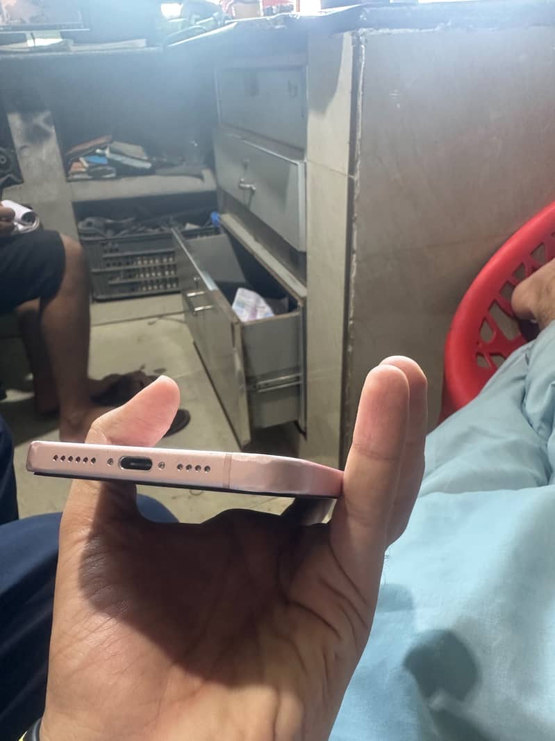 Apple iPhone 15 plus 1