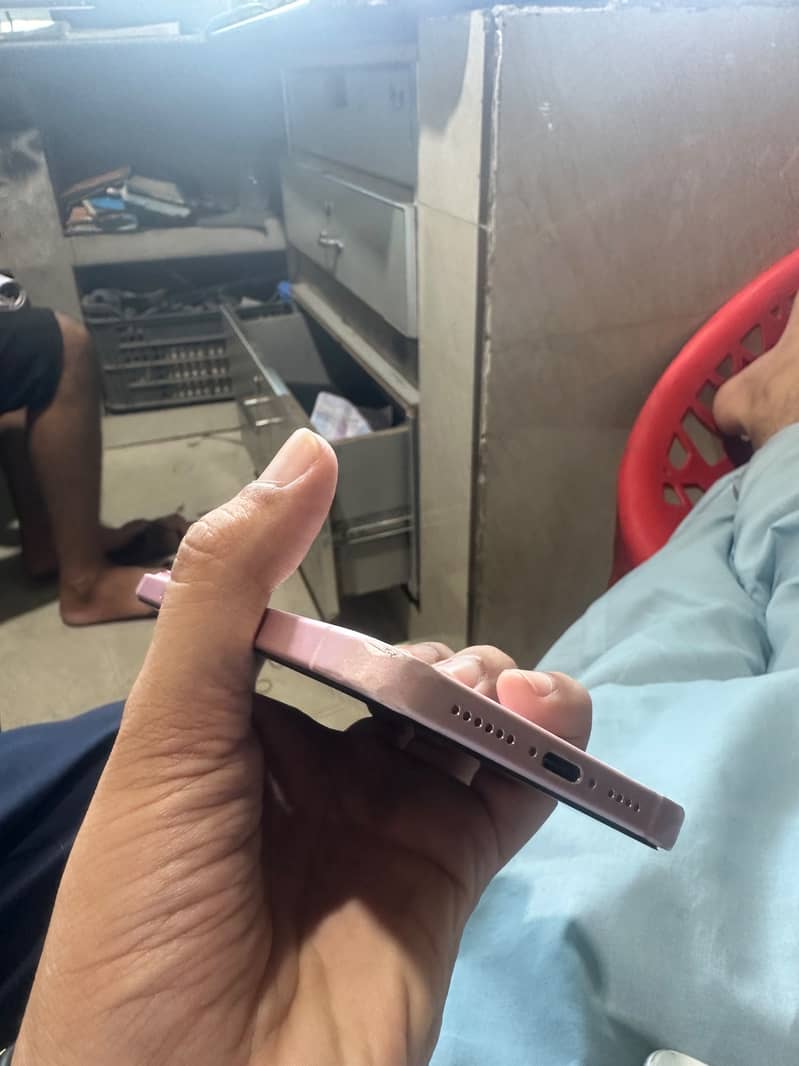 Apple iPhone 15 plus 3