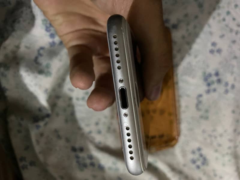 Apple iPhone 8 6