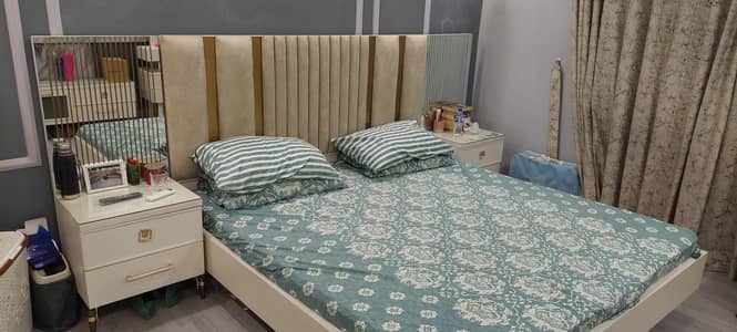 bedroom set with console