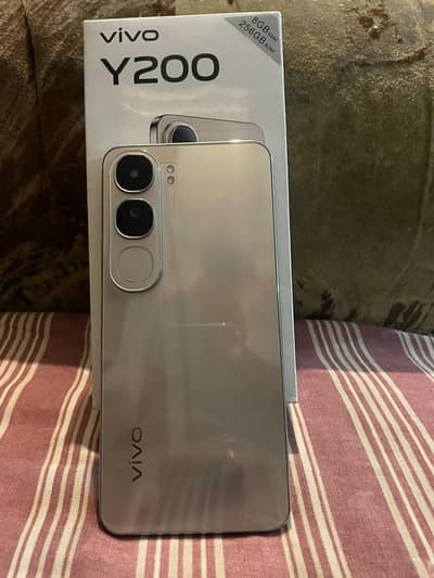 Vivo Y200 ( 3 months warranty complete box
