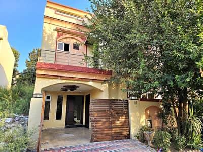 5 Marla Park face Brand new house for sale at very economical price!