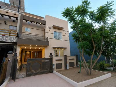 5 Marla + 2 Marla Lawn Brand New House for Sale| Prime Location| Bahria Town