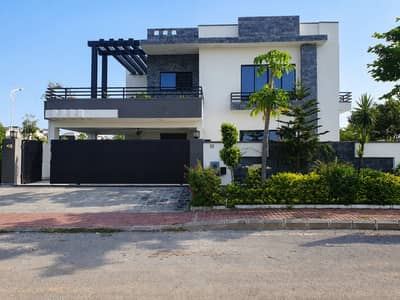1 Kanal with 10 Marla lawn and 15kW Solar Installed House for Sale| Prime Location| Bahria Town