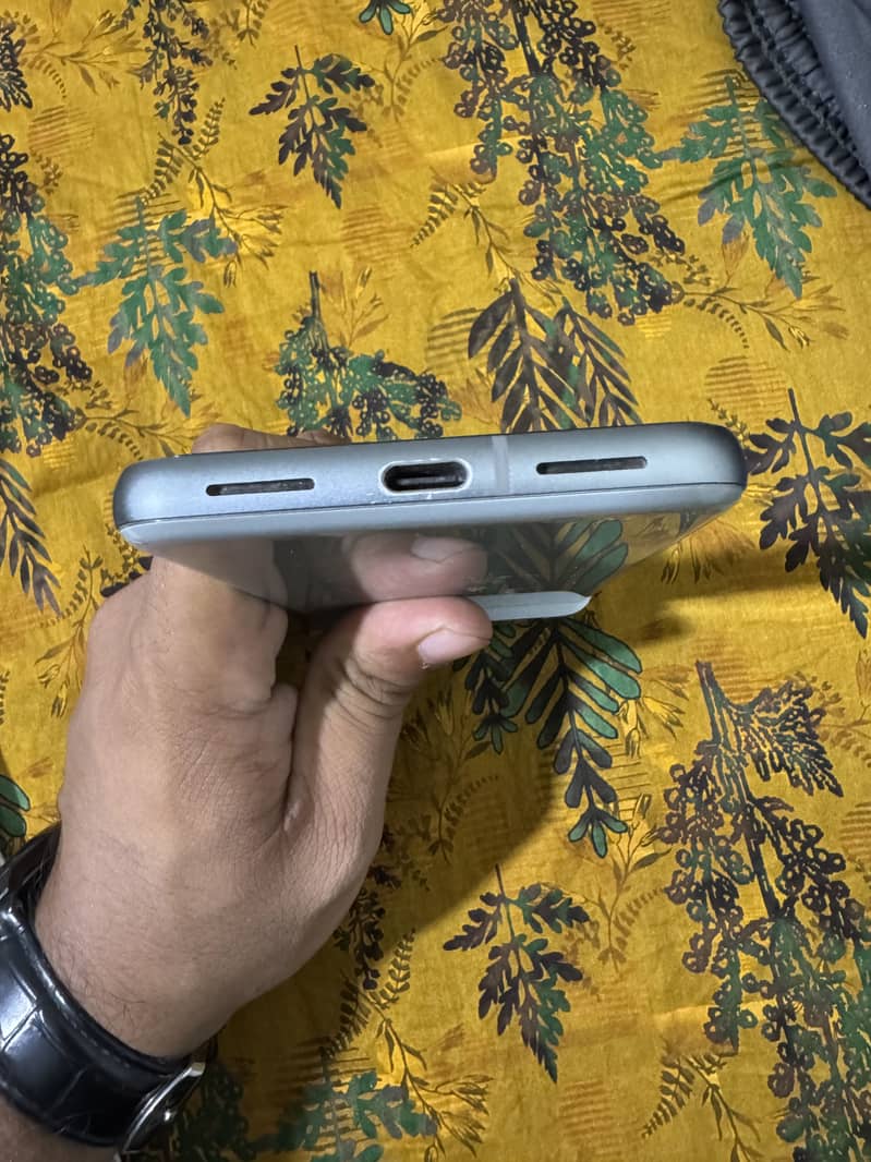 Google Pixel 8 2