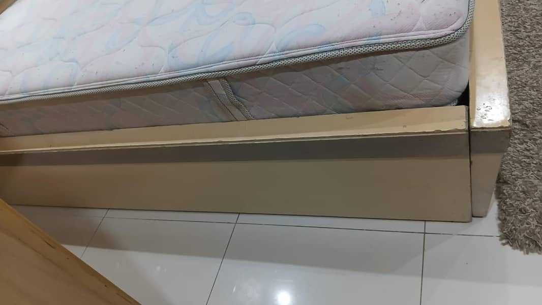 bed good condition 2