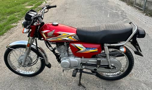 Honda 125 red colour