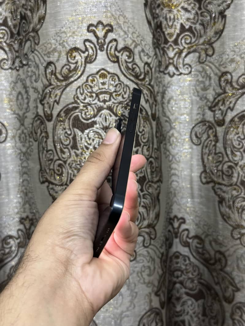 iPhone 14 3