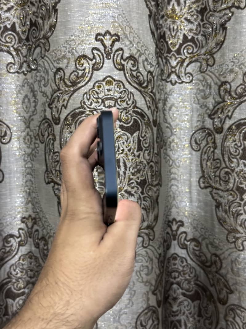 iPhone 14 4