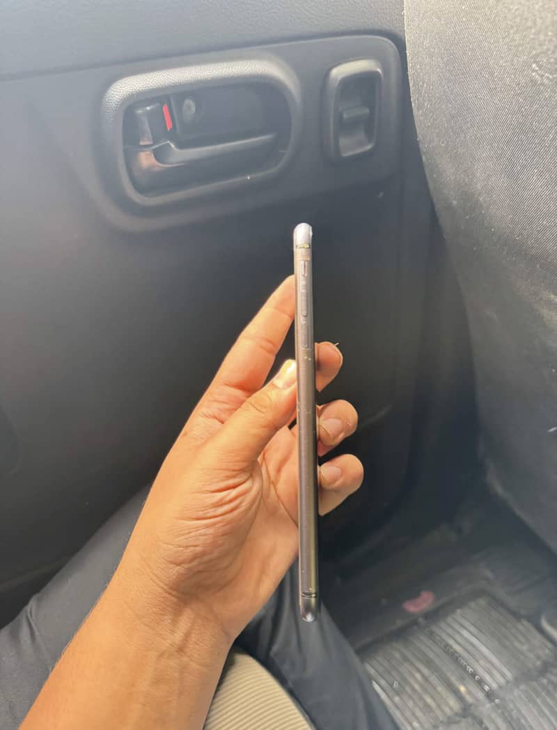 Apple iPhone 8 Plus 1