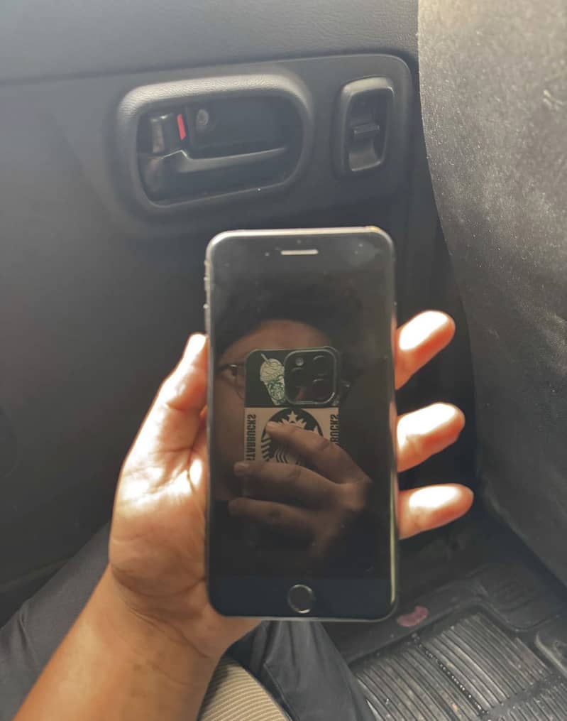 Apple iPhone 8 Plus 3