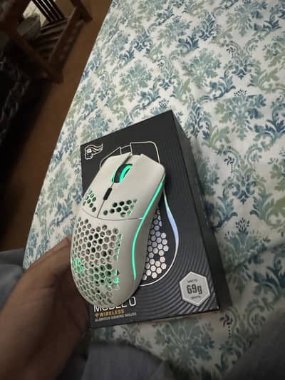GLORIOUS MODEL O WIRELESS BARELY USED JUST LIKE NEW
