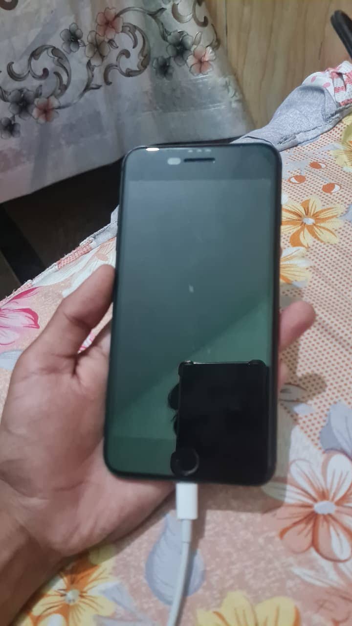 Apple iPhone 7 Plus 1