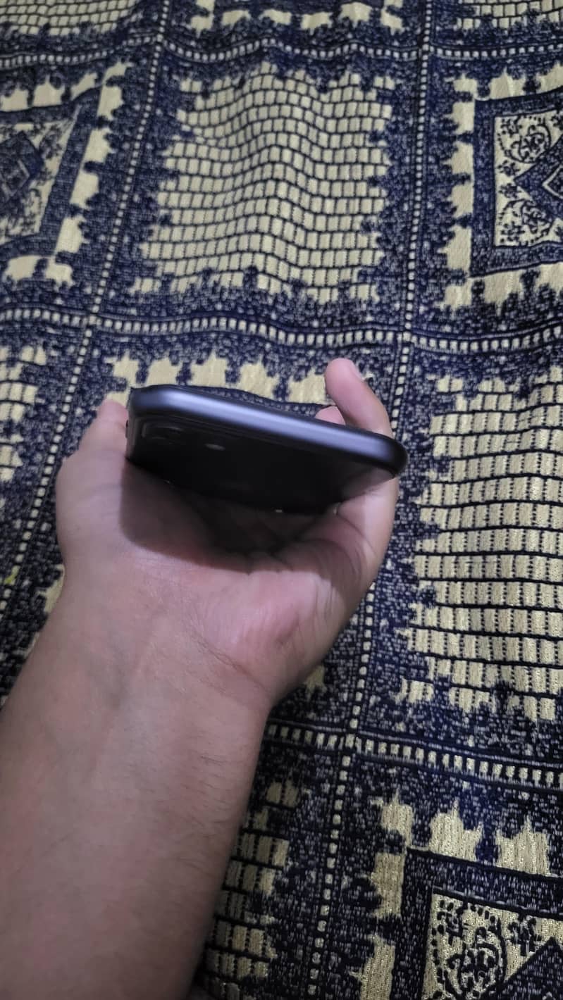 Apple iPhone 11 3
