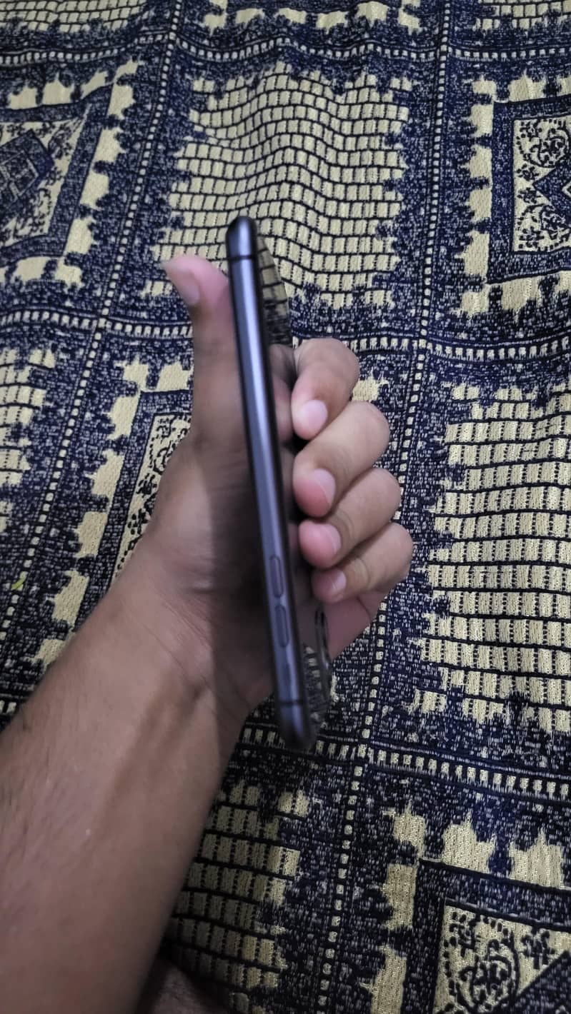 Apple iPhone 11 5