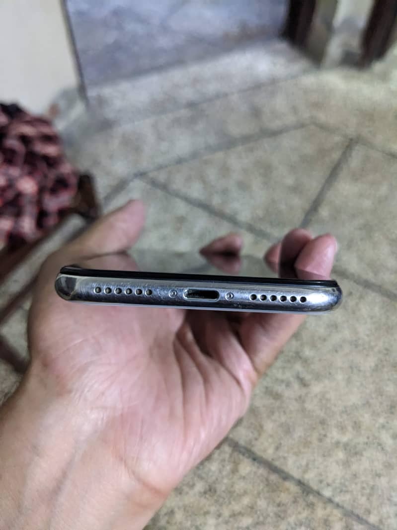 Apple iPhone X 4
