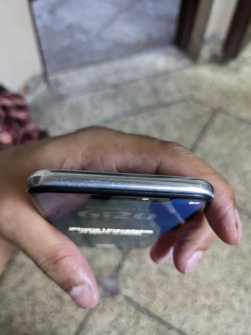 Apple iPhone X 3